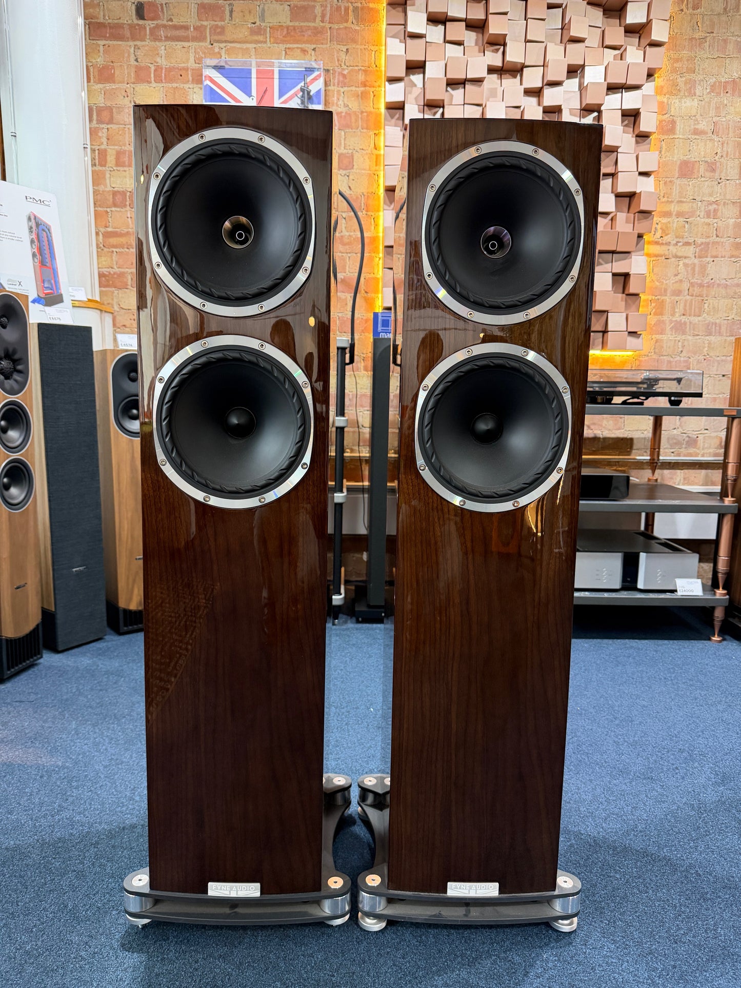 CLEARANCE SALE: Fyne Audio F502SP - Floorstanding Speakers | Ex-Demo