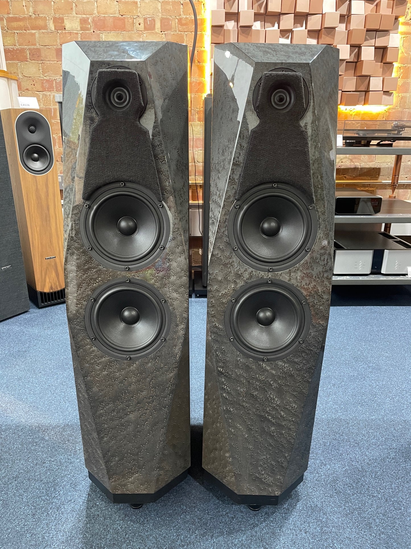 CLEARANCE SALE: Avalon PM1.2 - Precision Monitor Floorstanding Speakers | Ex-Demo