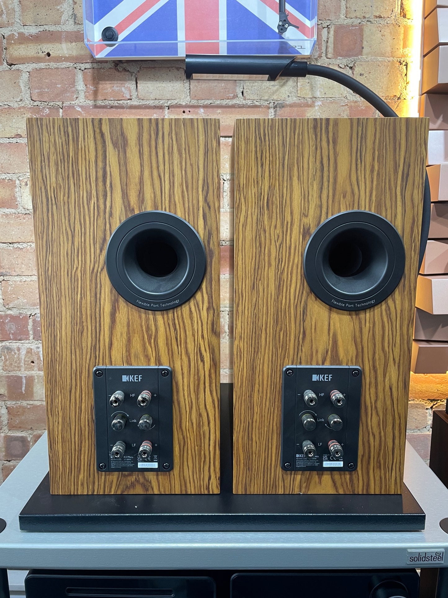 CLEARANCE SALE: KEF R3 Meta Standmount Loudspeakers – Walnut | Ex-Demonstration