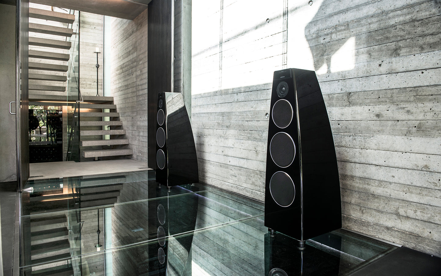 black 
Meridian DSP7200SE active loudspeaker