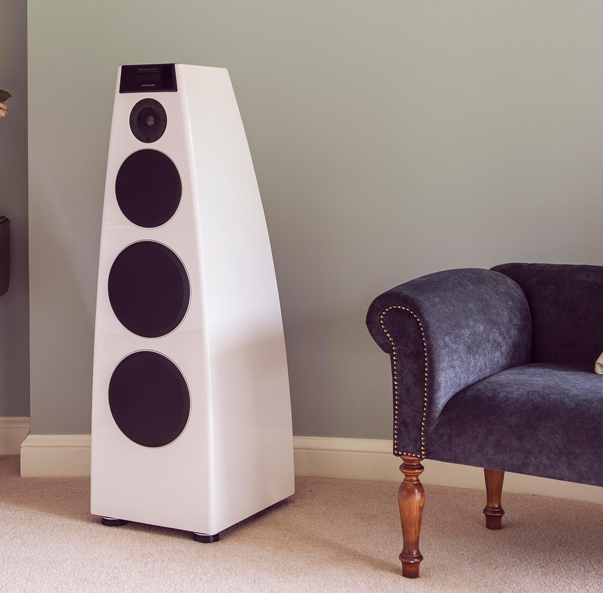white 
Meridian DSP7200SE active loudspeaker