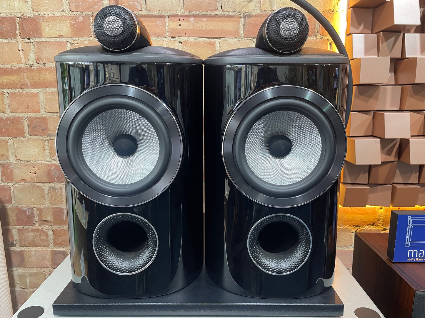 front view Bowers &amp; Wilkins 805 D4 Ex-Demonstration Gloss Black