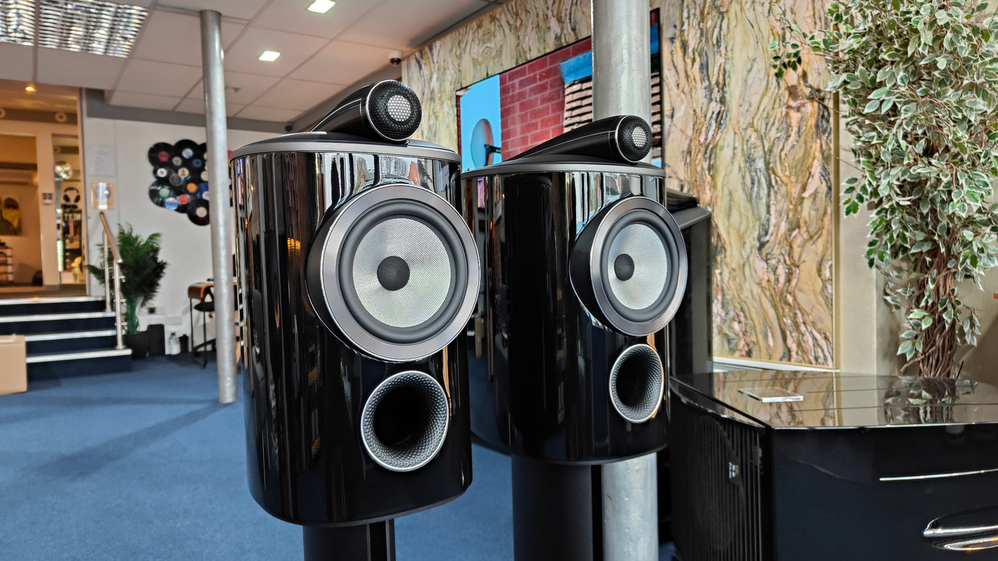 CLEARANCE SALE: Bowers & Wilkins 805 D4 - Standmount Speakers in Black | Ex-Demonstration