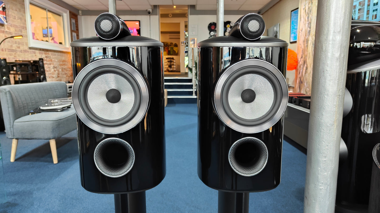 CLEARANCE SALE: Bowers & Wilkins 805 D4 - Standmount Speakers in Black | Ex-Demonstration