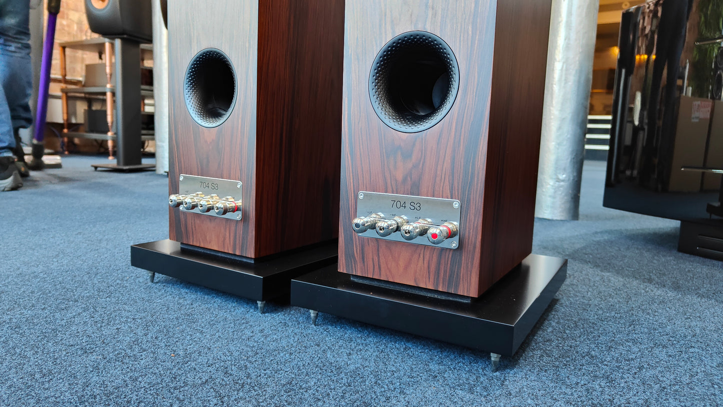 CLEARANCE SALE: Bowers & Wilkins 704 S3 Floorstanding Loudspeakers – Mocha | Ex-Demonstration