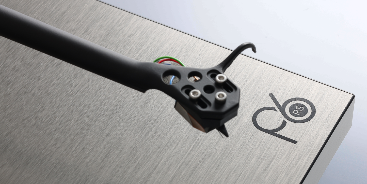 close up of P6RS logo on deck Rega Planar 6 RS Edition