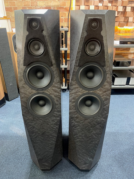 Avalon PM2.2
Dark Polychrome Floorstanding Loudspeakers | Ex-Demonstration front view