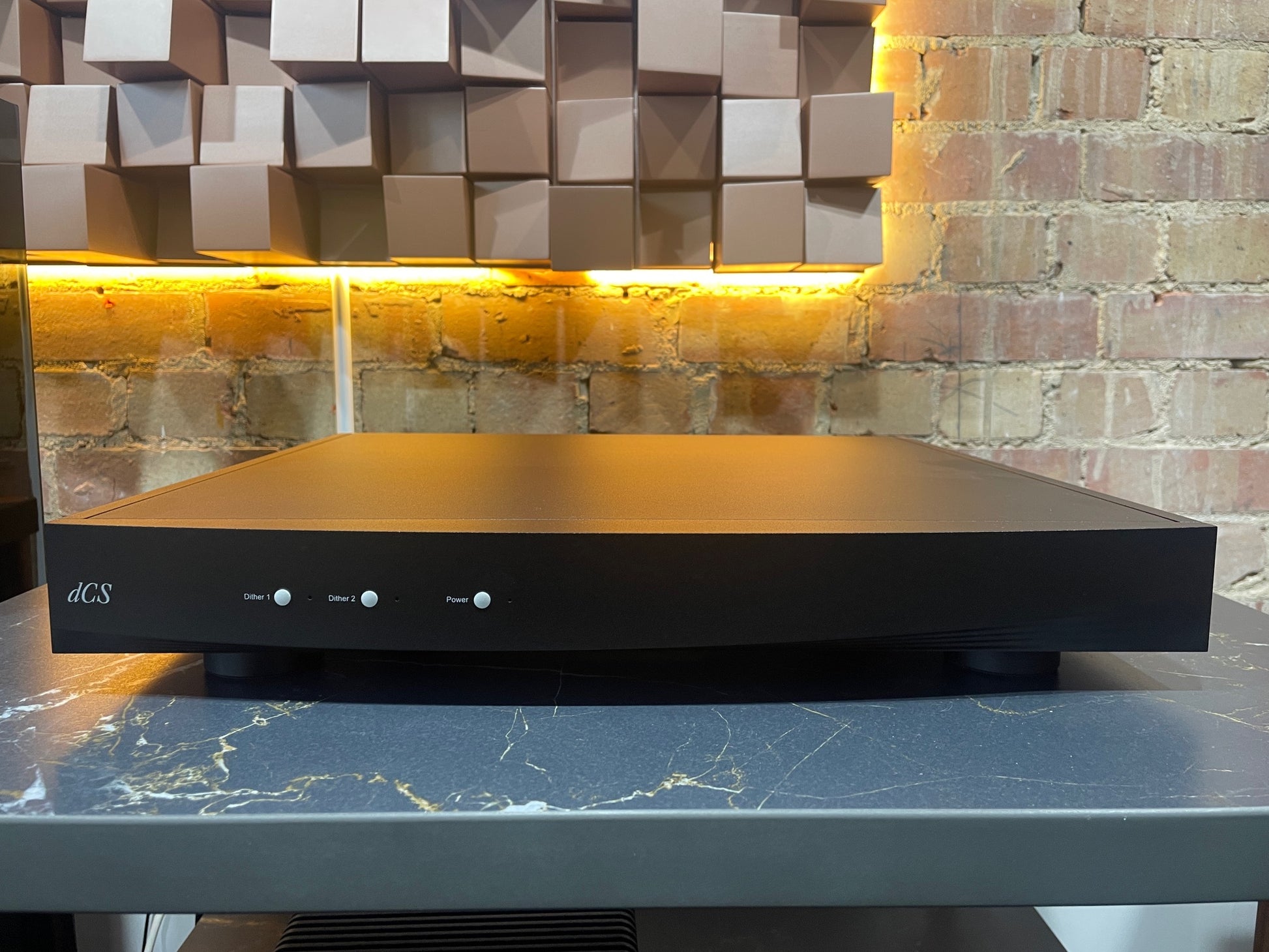 frnt view  dCS Rossini Master Clock - Precision Reference Clock 