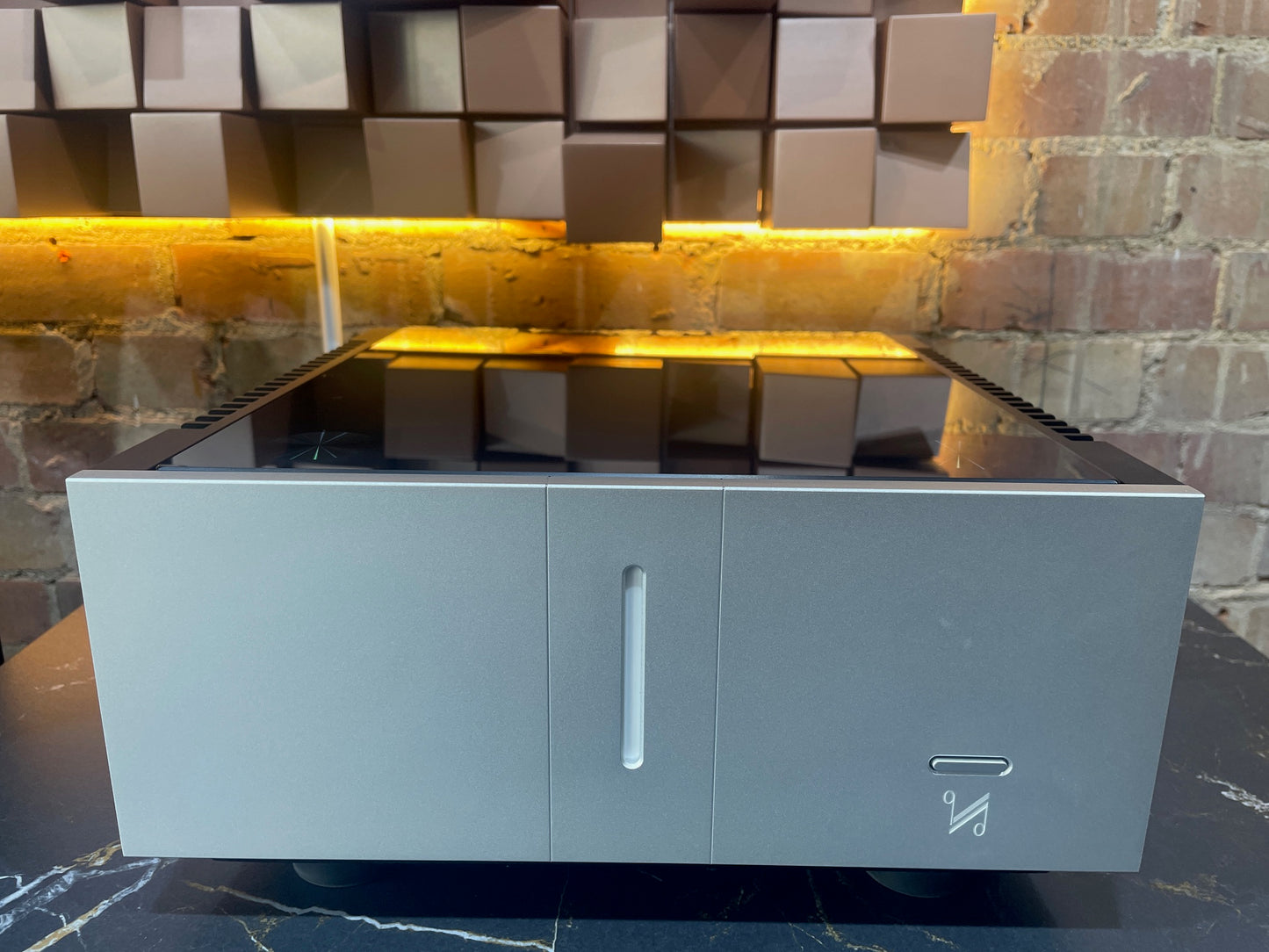 Quad Artera Stereo Power Amplifier - Clearance Sale (Silver)