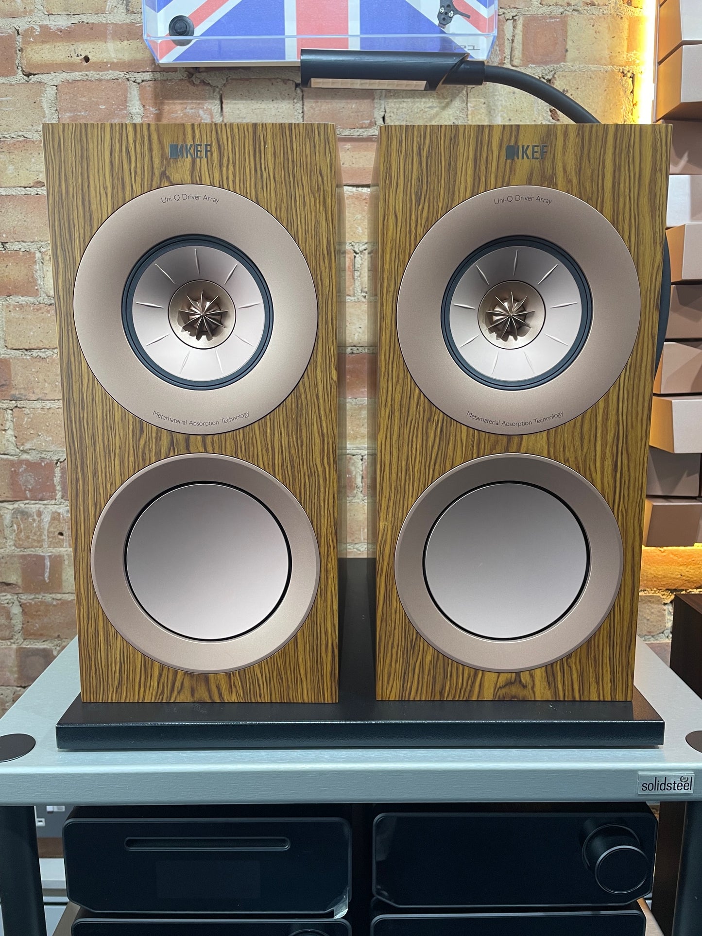 CLEARANCE SALE: KEF R3 Meta Standmount Loudspeakers – Walnut | Ex-Demonstration