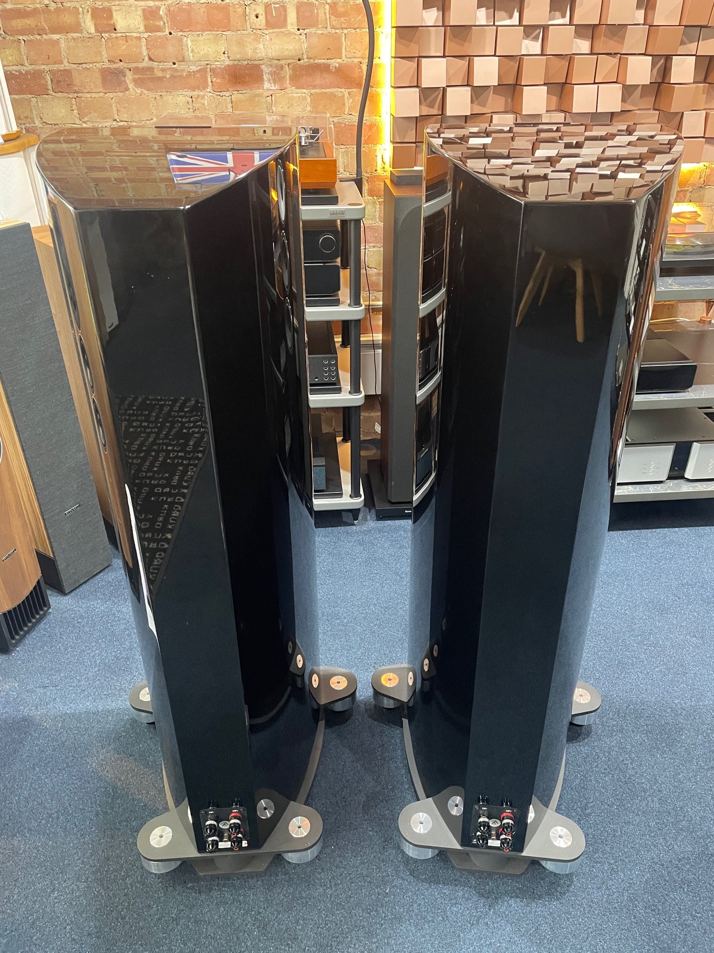 CLEARANCE SALE: Fyne Audio F703SP - Floorstanding Loudspeakers | Ex-Demo