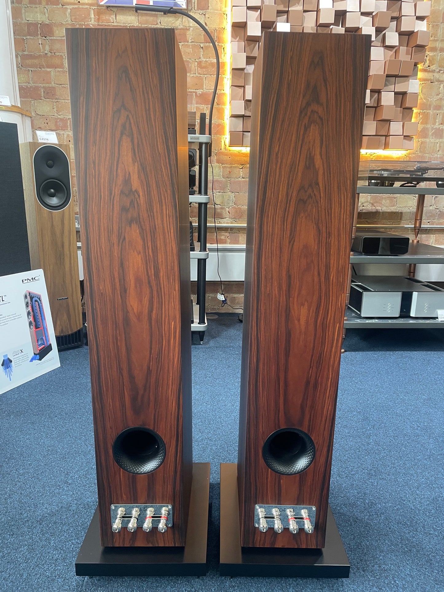 CLEARANCE SALE: Bowers & Wilkins 704 S3 Floorstanding Loudspeakers – Mocha | Ex-Demonstration