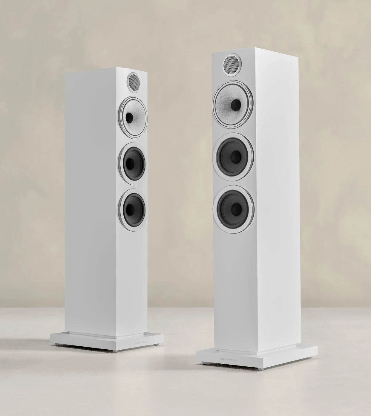 Bowers & Wilkins 704 S3